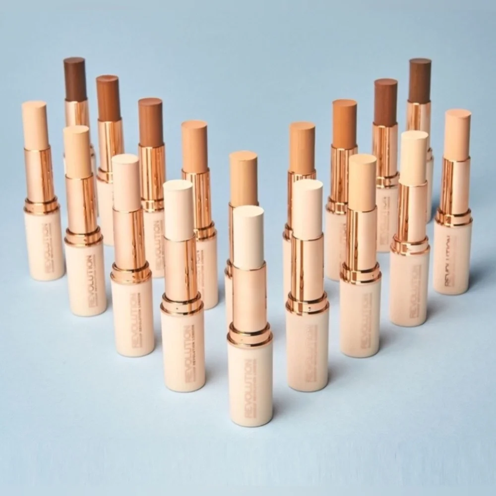 Makeup Revolution F4 Fast Base Stick Foundation - Creamy Beige